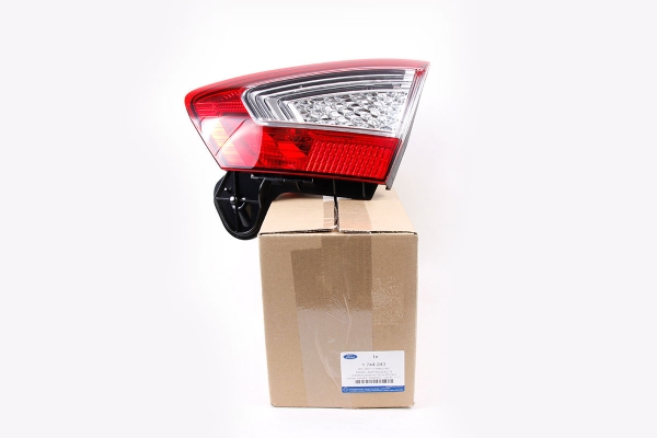 Lampa tył Mondeo Mk4 hatchback od 2010r. wewnętrzna prawa 1744243