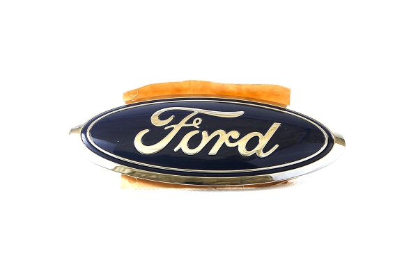 Emblemat Ford na tylną klapę Ford Kuga Mk3 2429091
